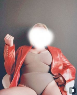 Александра, 33