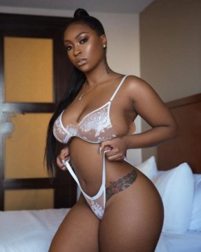 Mona, 20